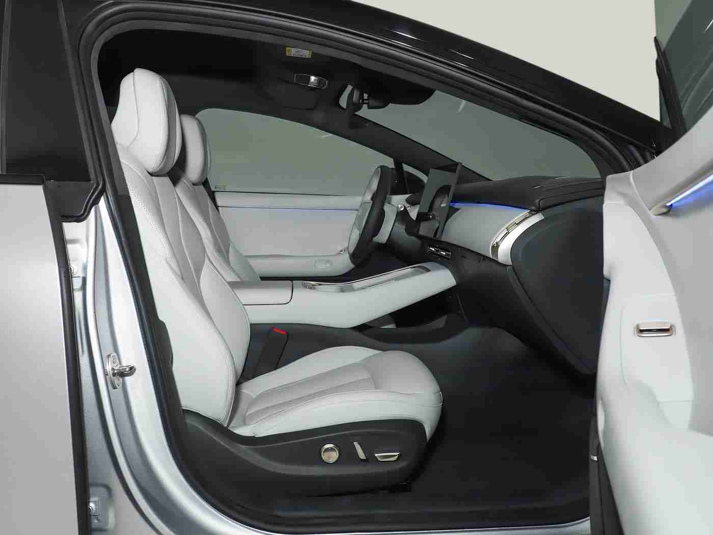 特级大胆人文艺术的文化内涵,“融合古典与现代，传承民族精神：揭秘“特级大胆人文艺术”汽车独特魅力与市场前景”-2