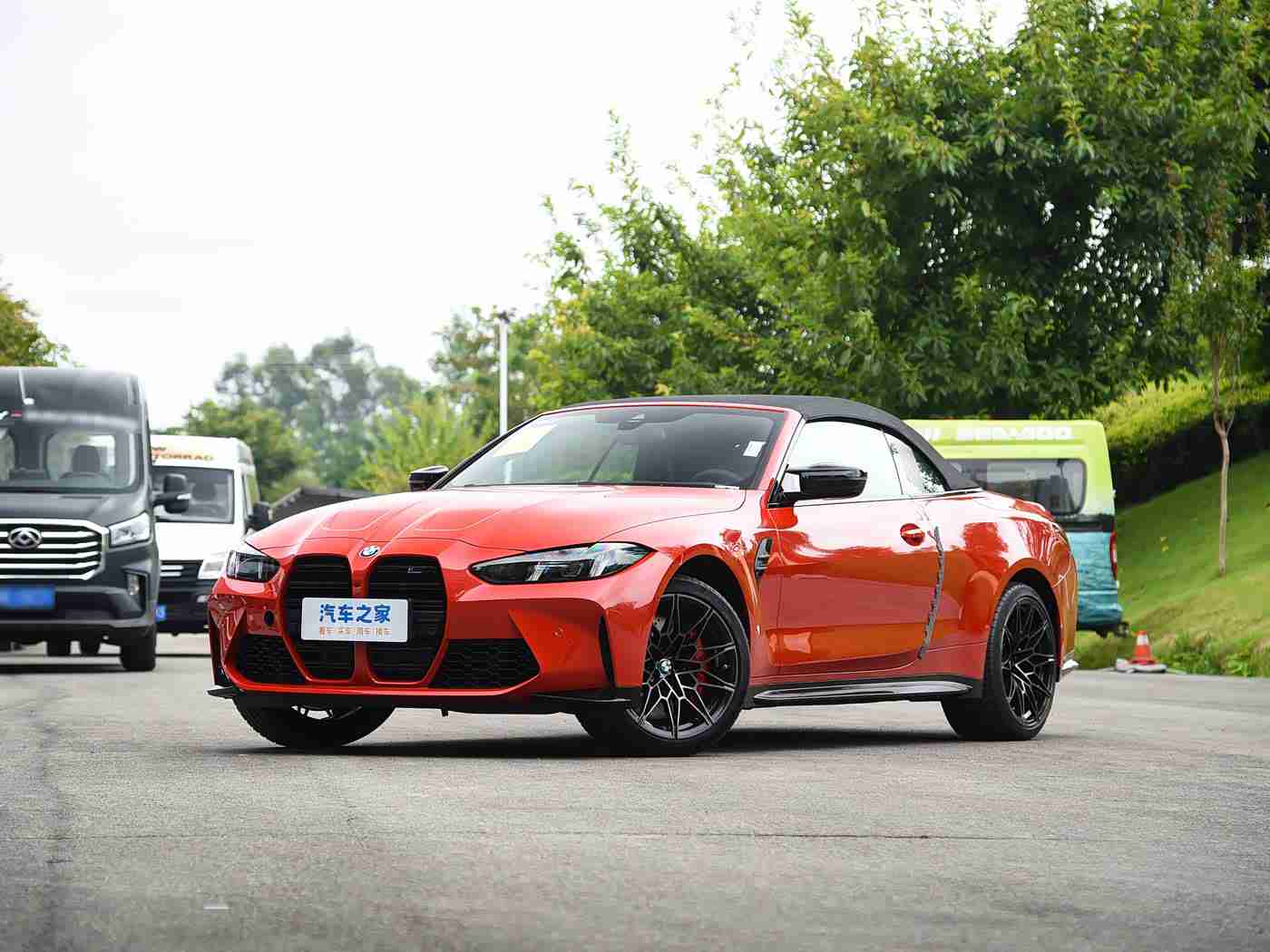 男生把困困放进女生眼里的原因,汽车魅力解析：外观设计、内饰科技与品牌故事，触动消费者情感共鸣-2