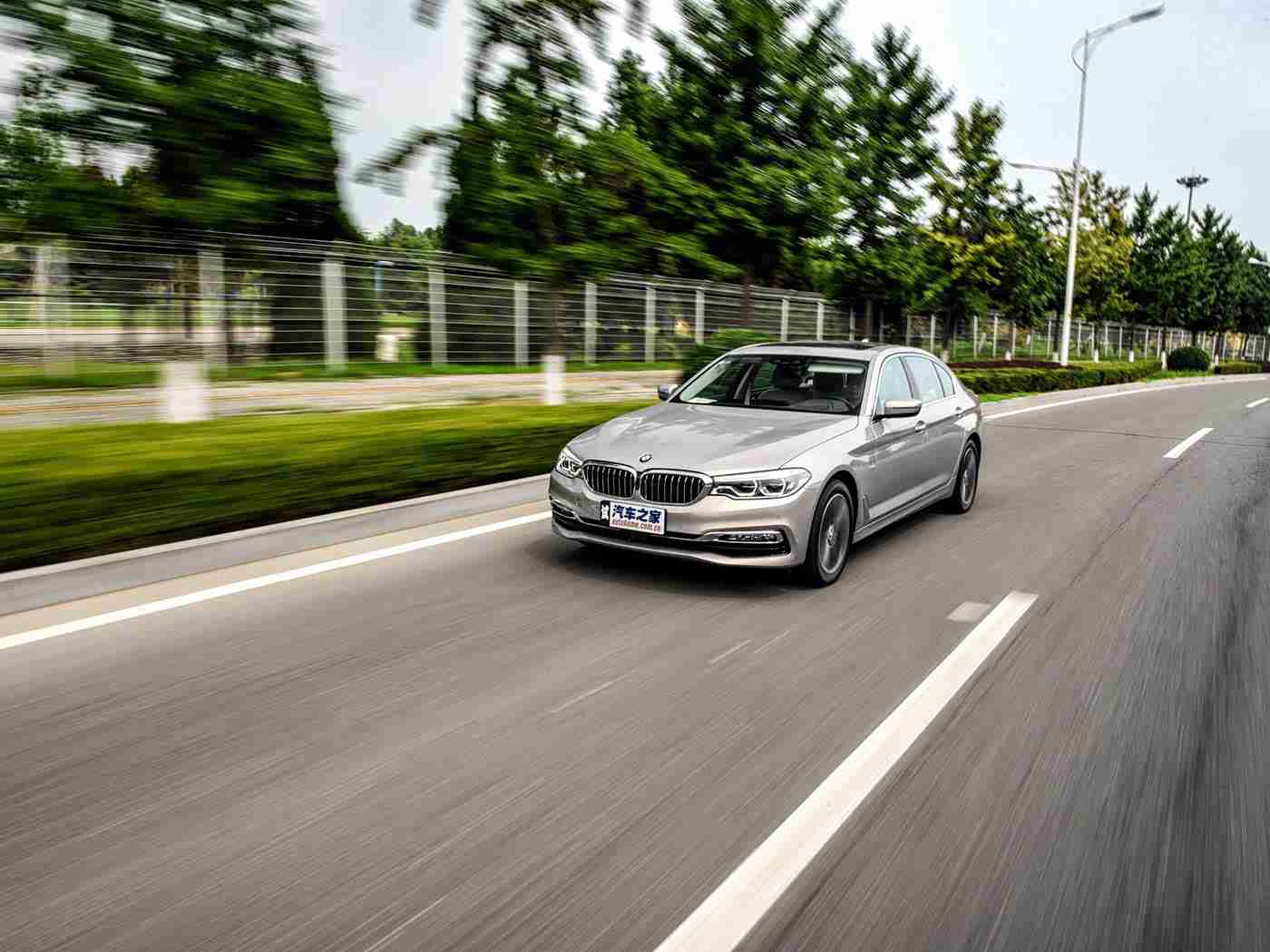 免费成人黄色软件,汽车应用创新升级,智能娱乐导航助力新驾驶体验-1