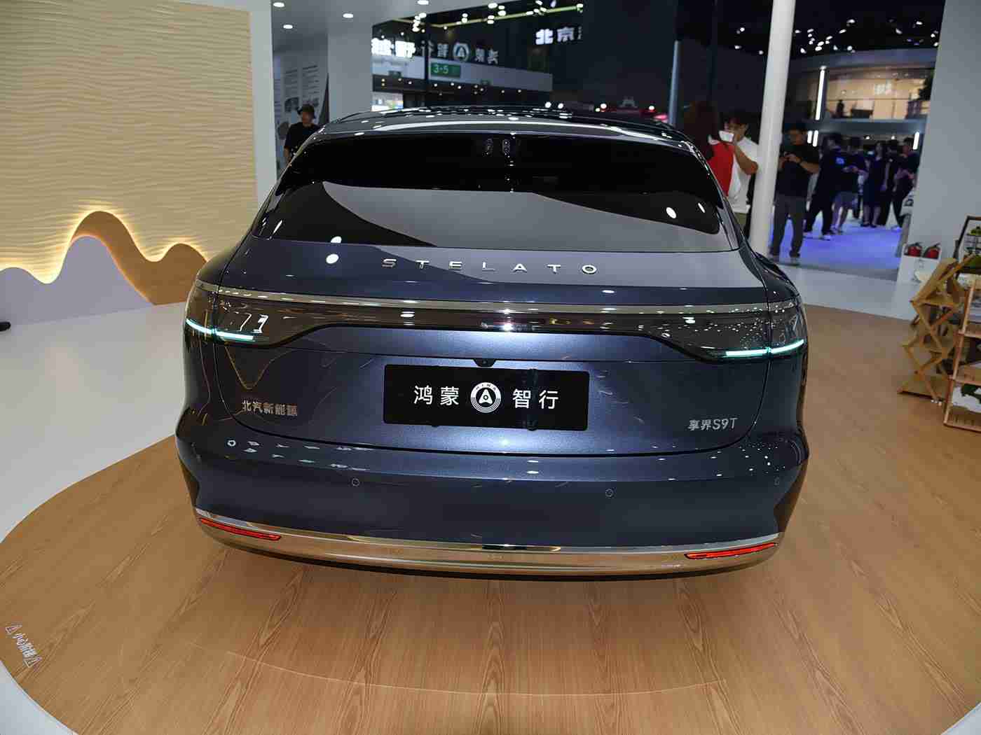 国产成人av电影,国产汽车强势崛起,与文化产业共同绽放:揭秘创新与发展背后的秘密-1