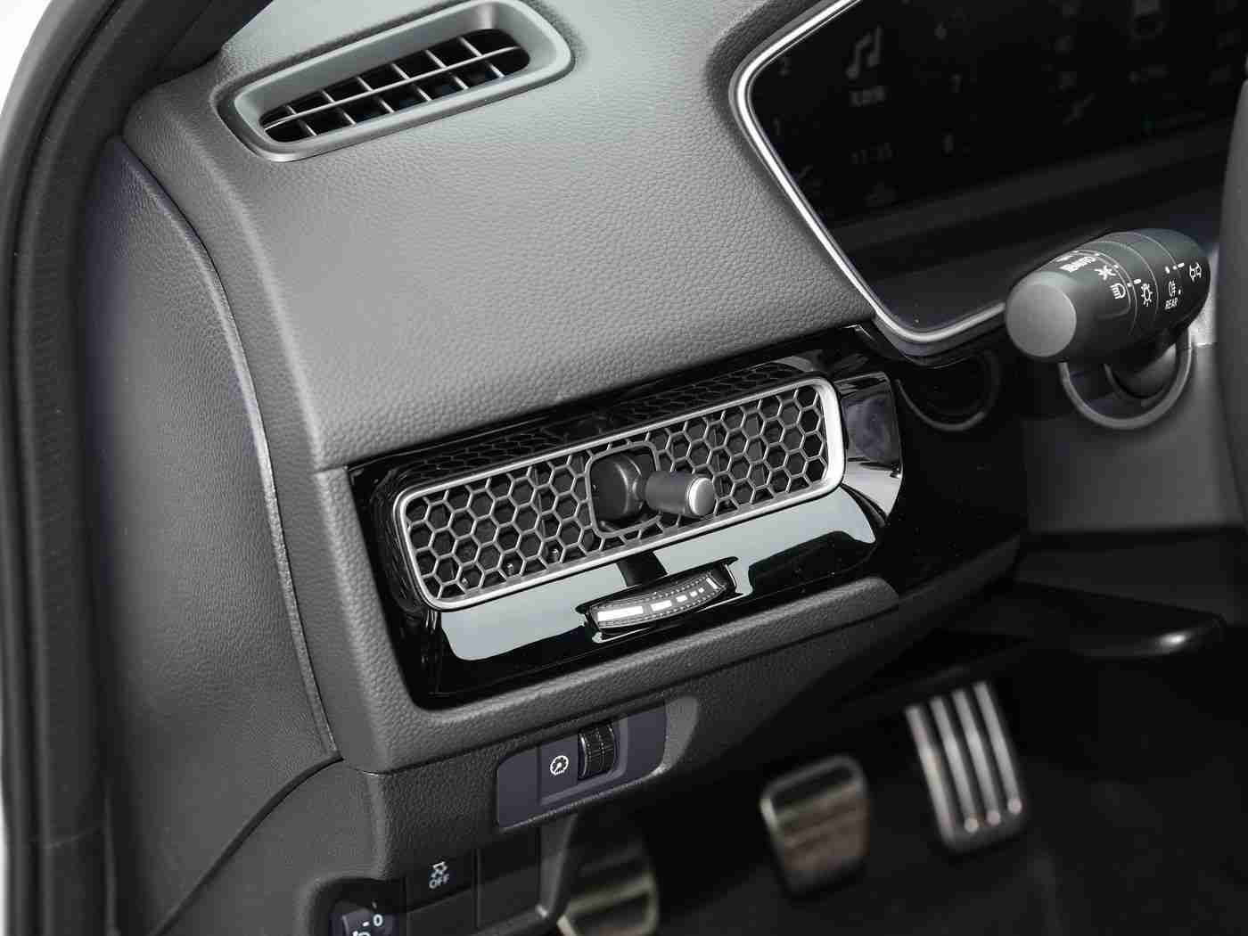 黄色怎么下载,炫彩动魄,驾驭未来——探秘时尚黄色SUV的独领风骚魅力-3