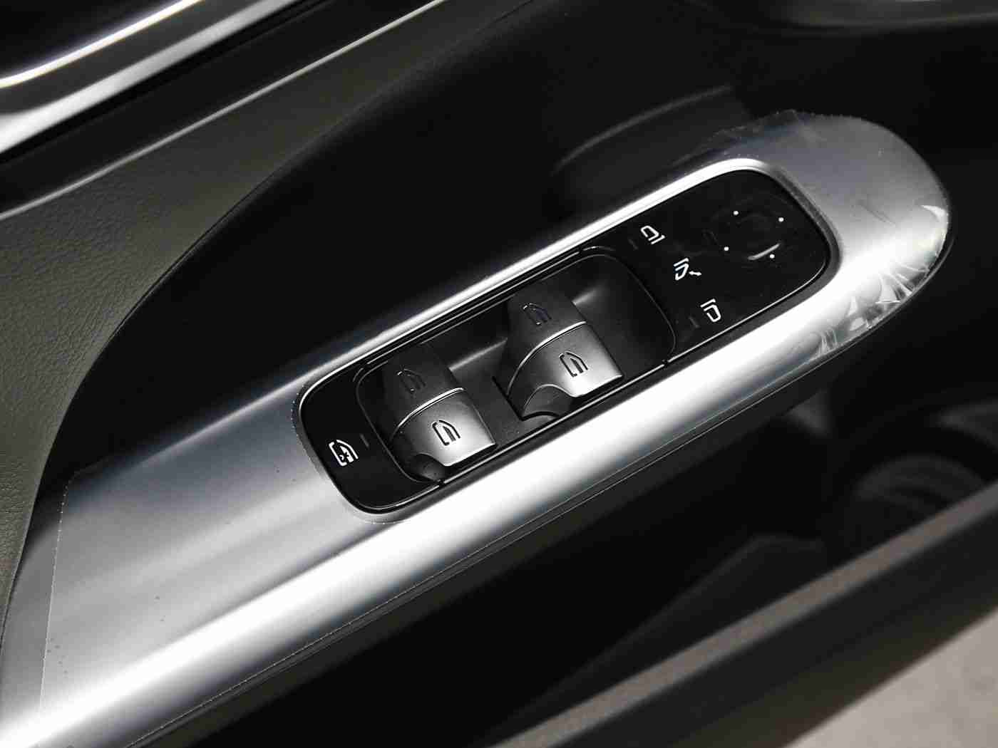 亚洲欧美日韩一区二区,新能源汽车崛起，全球车企布局多区域市场，竞逐未来车坛霸主-3