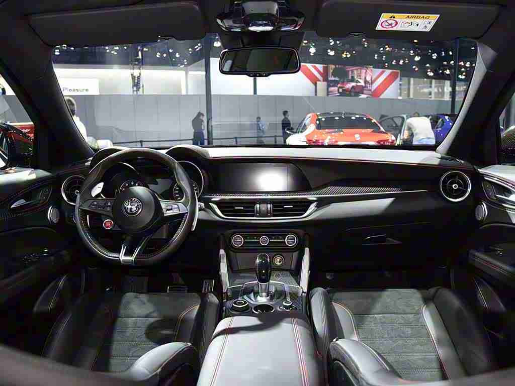 APP,汽车生活新篇章，一站式便捷体验，车主们的智能守护者-1