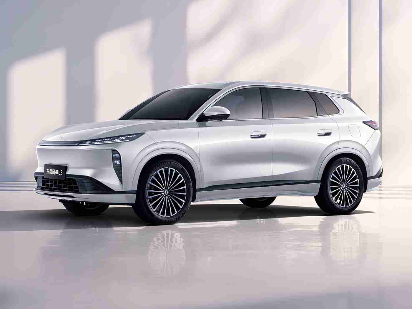 女人与公豬交交,时尚智驾，女性专属座驾，流线魅力尽展车坛-2