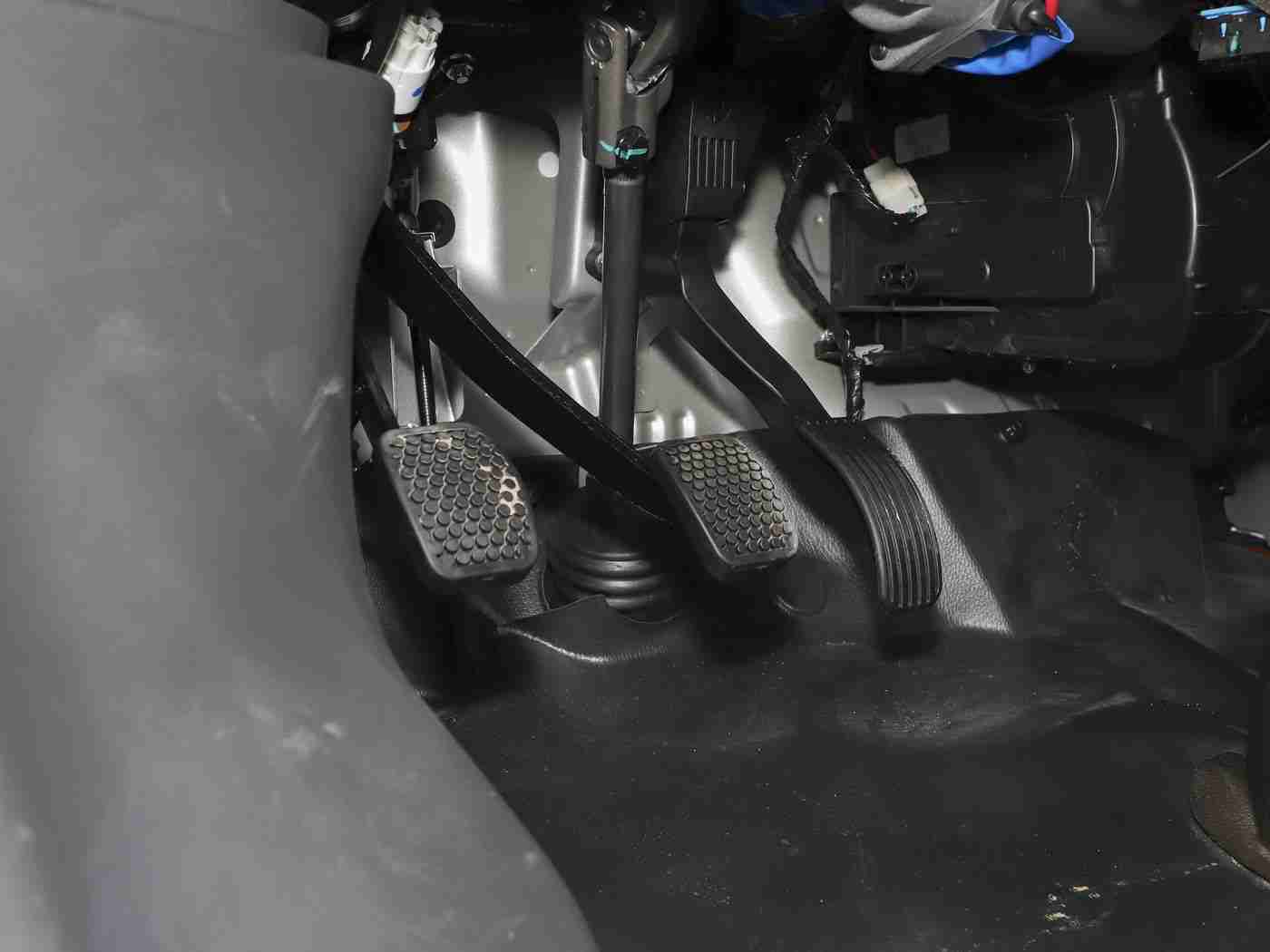 火爆社区向日葵,“向日葵造型独领风骚,智能安全性能出众:全新车型引领汽车潮流,备受瞩目!”-2