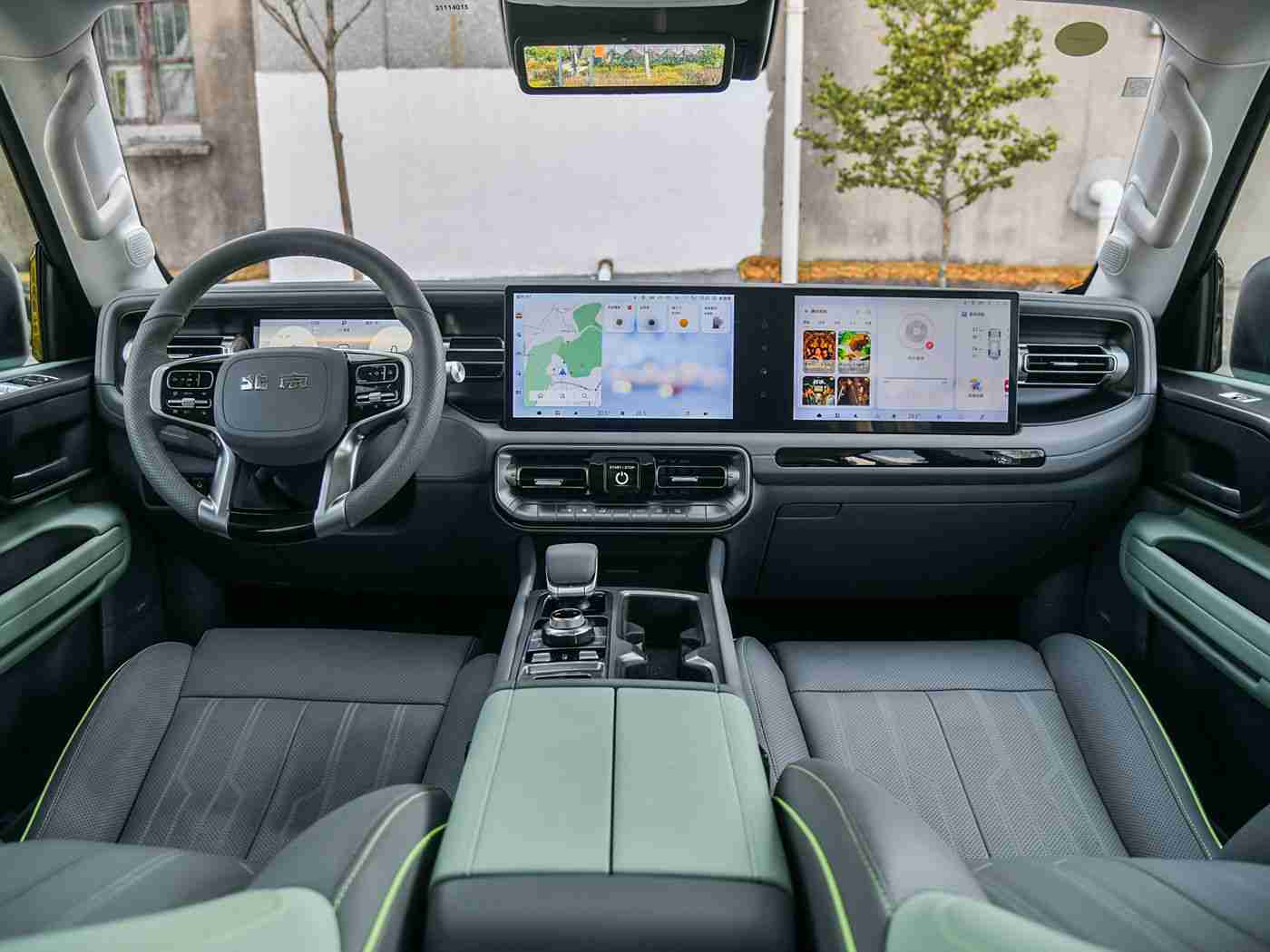 美女裸体视频软件,“智能驾驶新风向：技术创新助力汽车安全升级，引领未来出行体验-1