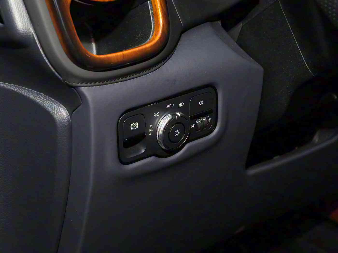 黑料网曝大瓜,全新SUV震撼上市：匠心外观、强劲动力、智能配置，市场前景备受期待！-2