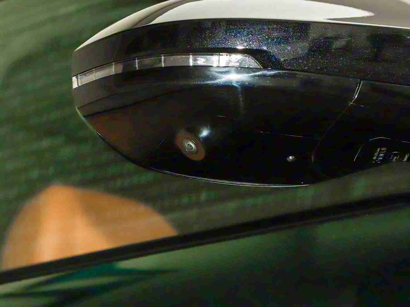 女生不穿衣服的软件,汽车智能化新方向：满足个性需求，守护隐私安全，打造人性化出行体验-1