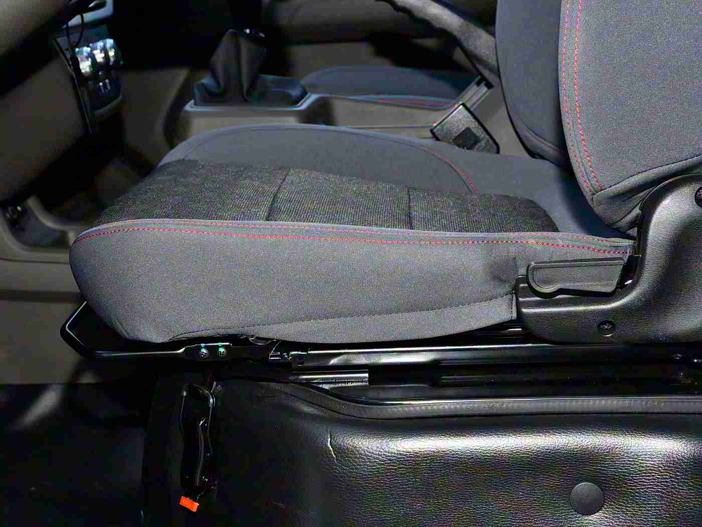 全国十大黄色软件,智能网联汽车时代，警惕网络安全威胁，共筑安全出行防线-2