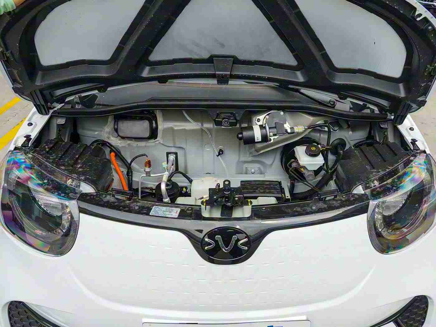 17C吃瓜,“新宠来袭!某品牌17C车型引领潮流,外观时尚动力强劲,智能科技人性化配置一应俱全,车坛新宠备受瞩目”-3