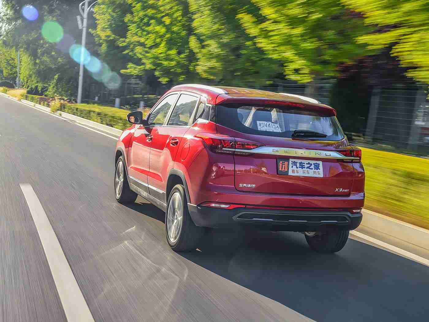 一级调色大片经典案例,汽车广告新风尚：视觉盛宴下的色彩魔力解析-3