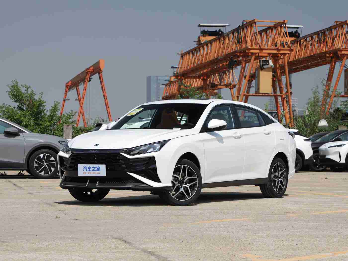 黄色免费软件,智能驾驶新挑战：免费车载软件安全隐患引关注，汽车安全防护升级-5