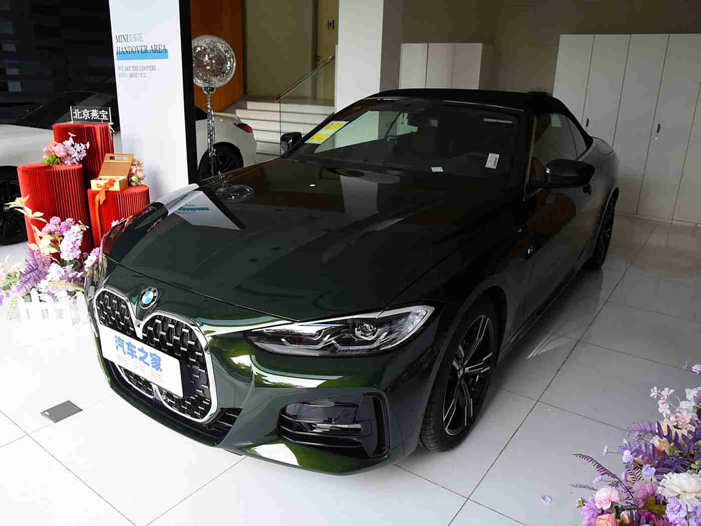 女学生超短裙教室自慰,新能源汽车引关注:时尚简约设计,卓越性能,环保理念引领市场潮流-1