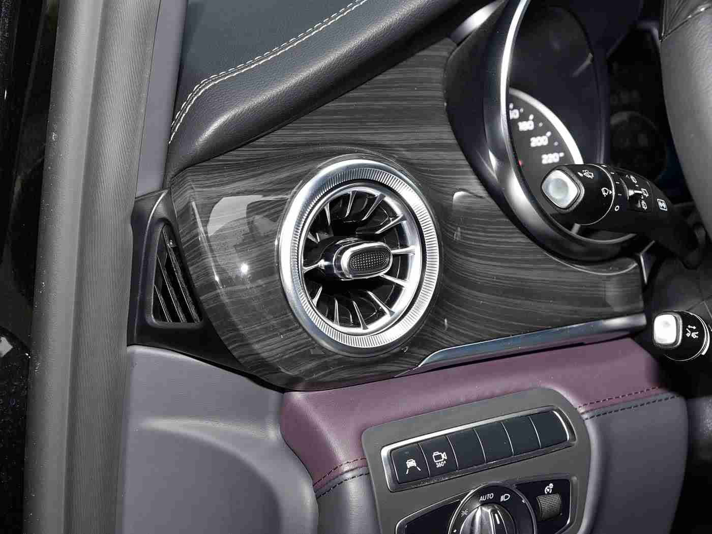 18岁禁止,青春启航，安全护航：年轻驾驶者的理想座驾指南-1