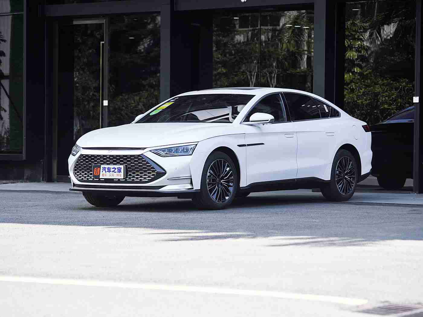 三级av,新能源汽车巨头新宠，“三级AV”混合动力概念车引领绿色出行新风尚-2