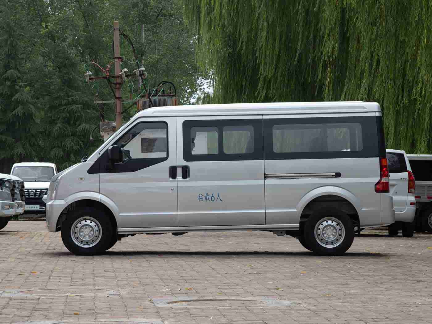 国内A片,汽车设计新潮流:创新“国内A片”车型引领品质生活追求-1