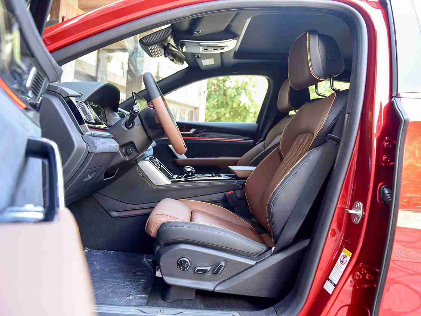 影音成人,汽车新宠来袭：沉浸式影音体验，智能科技引领未来出行-1