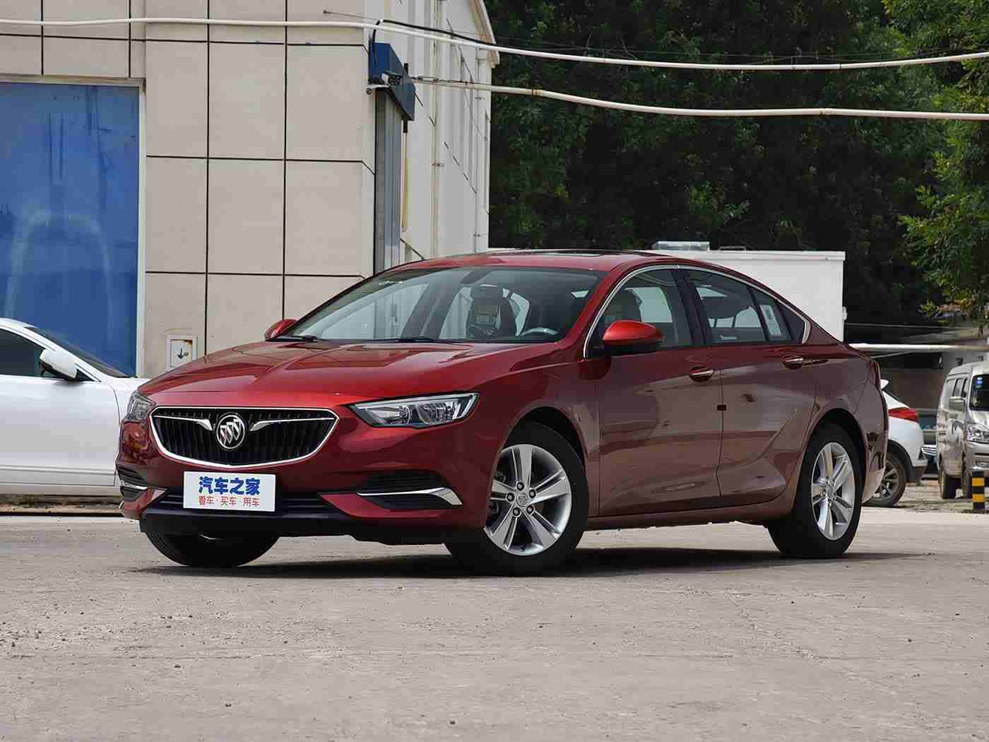 男生女生一起差差差,全新车型上市，时尚动感外观配豪华内饰，强劲动力与宽敞空间，引领汽车市场潮流-4