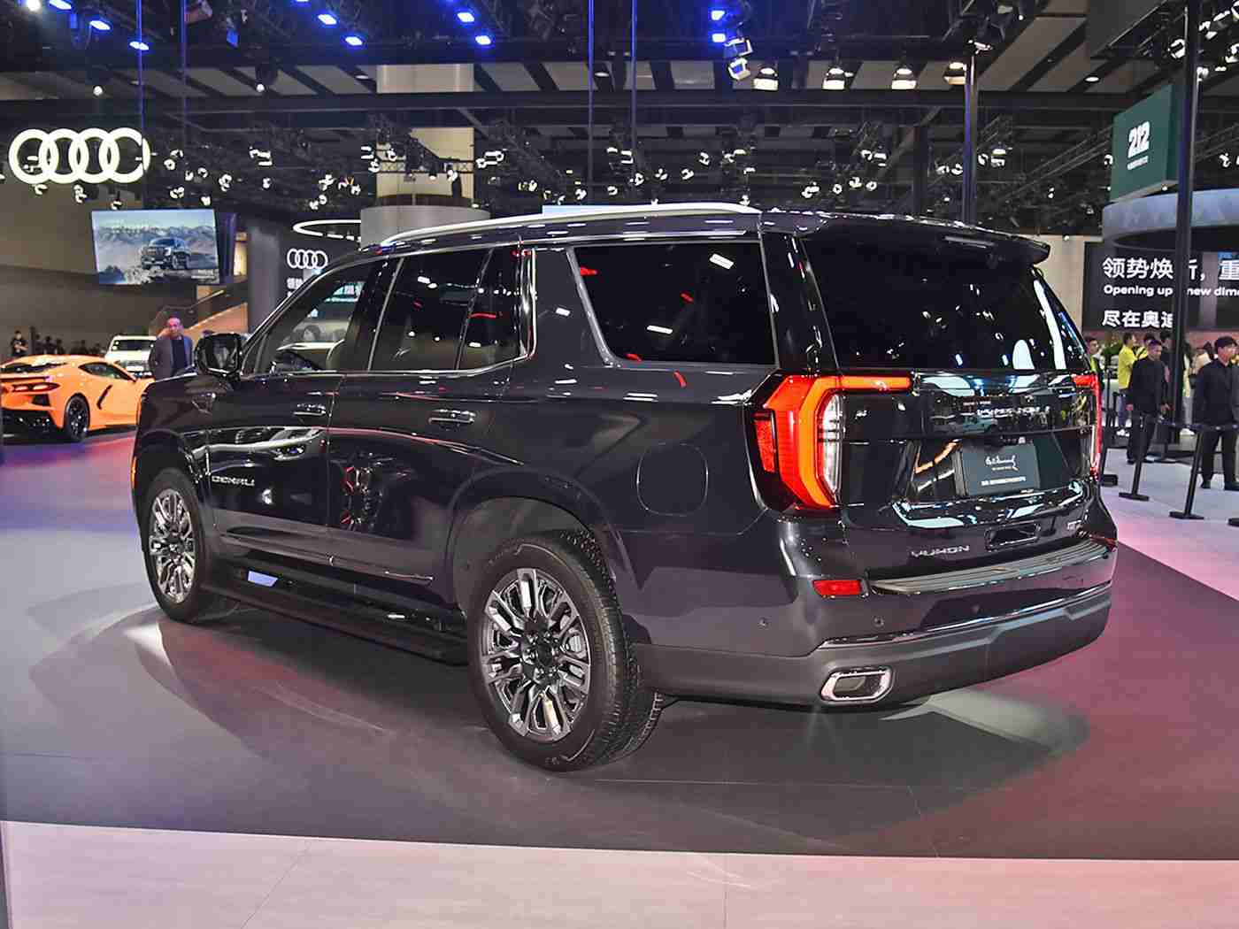 男人挺进雌性宠物交,未来宠伴座驾，温馨出行新体验-1