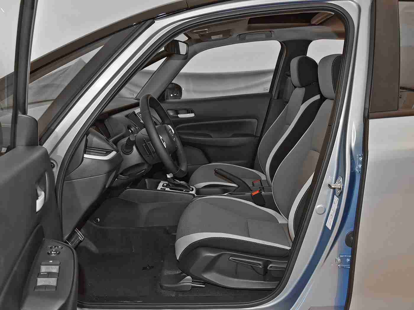 男生女生一起查查查,汽车新篇章：性别无界，共探未来出行之美-1