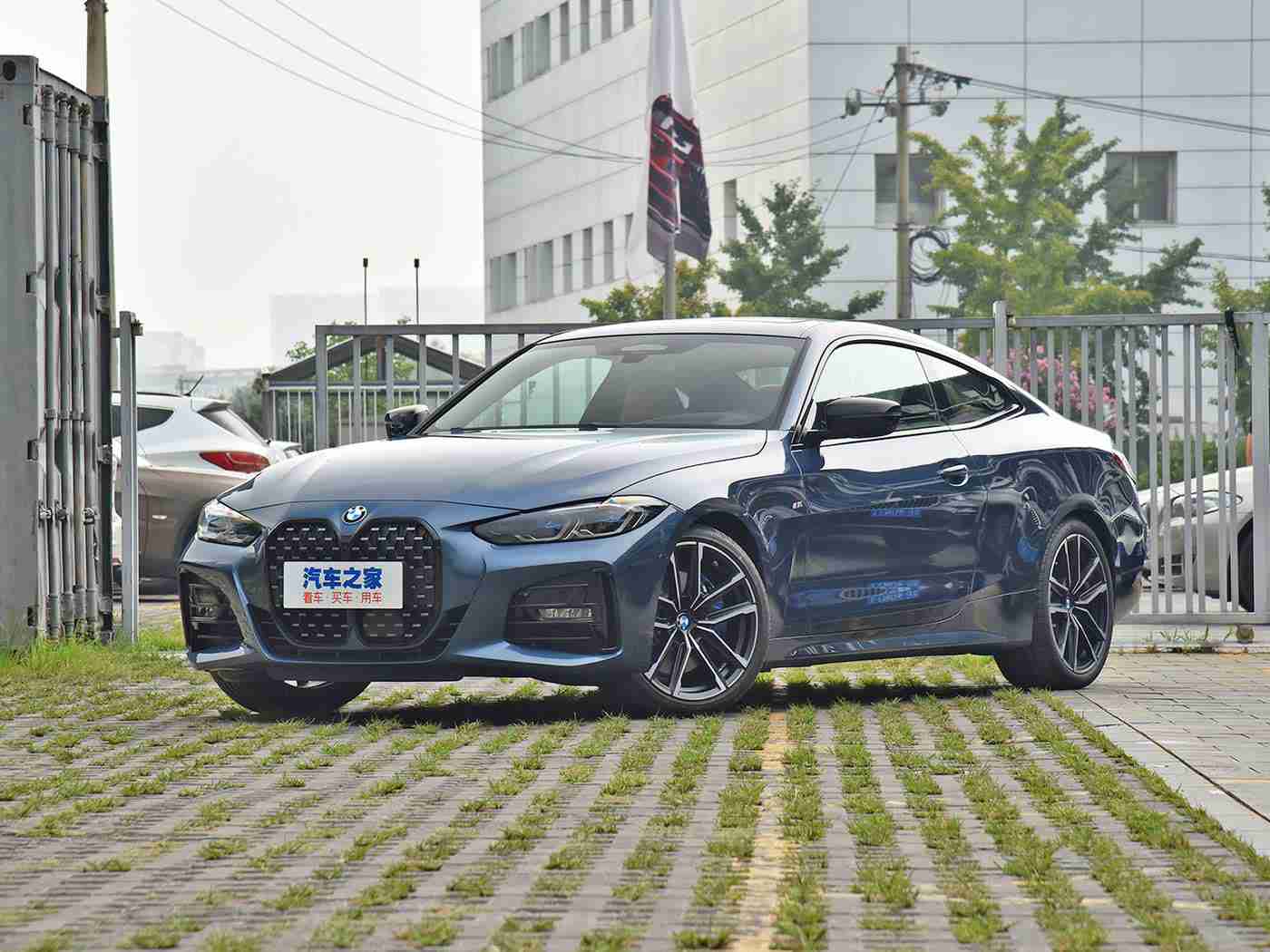 女生不穿衣服软件,时尚导航新潮流，智能语音助安全，汽车驾驶体验大升级-3