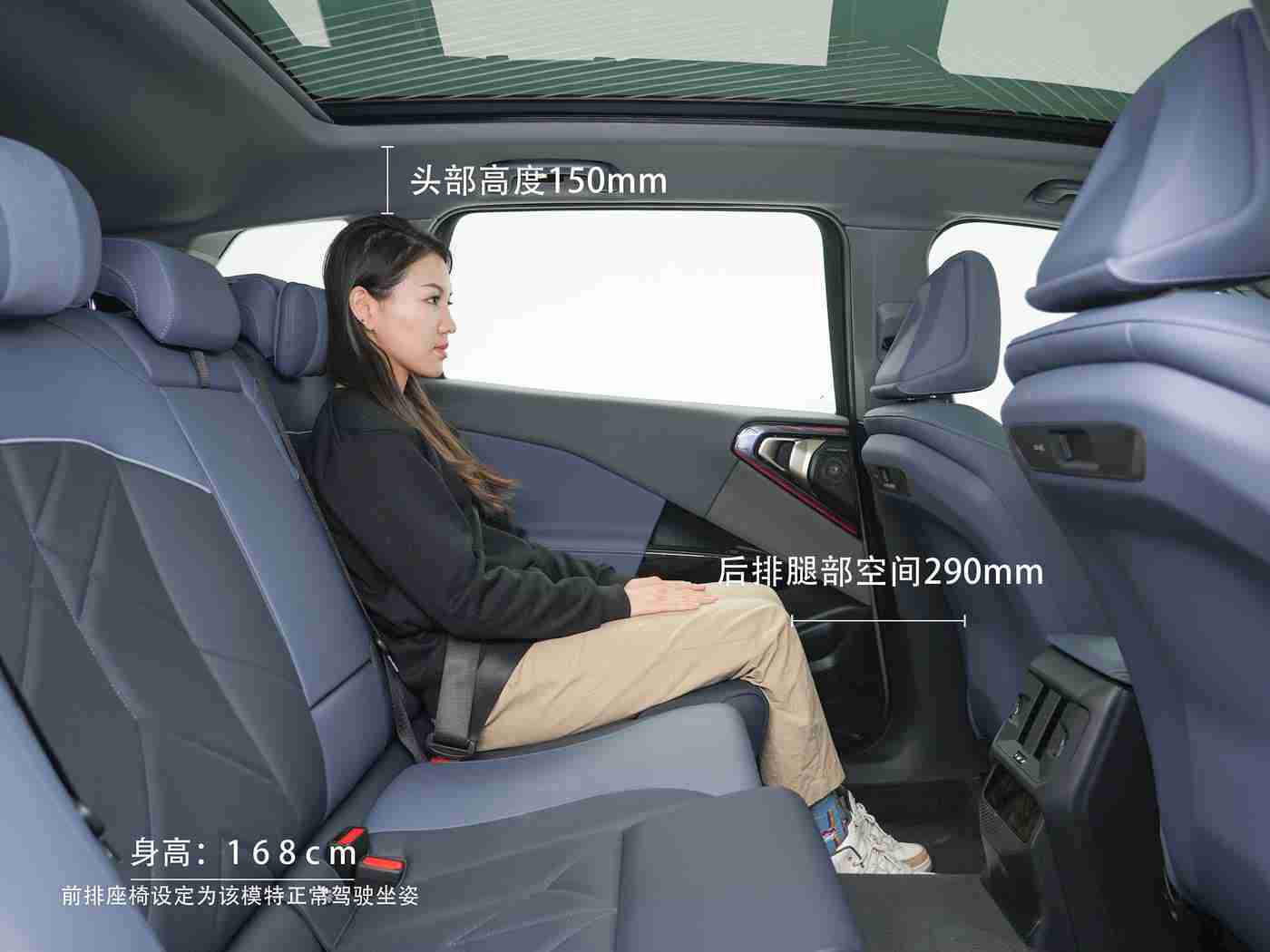 在床上打扑克,“智能娱乐新高度，床扑牌车引领驾驶乐趣新潮流”-5