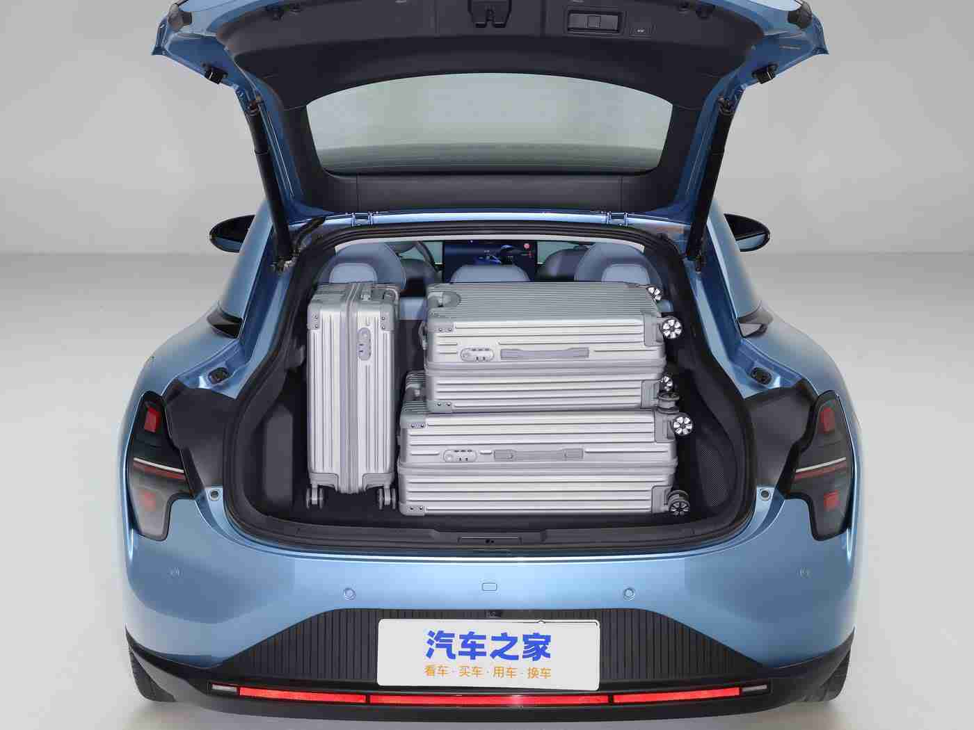 三级AV,“颠覆视觉，性能卓越：全新概念车型横空出世，引领汽车行业新潮流！”-1