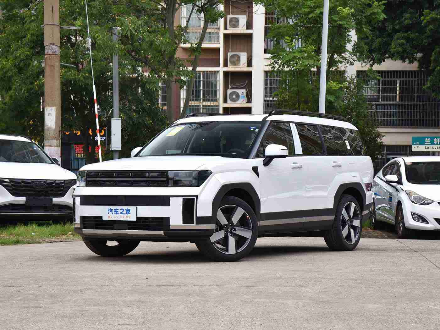 三上 初恋的回忆,初恋甜蜜融入车身，三上汽车引领青春记忆驾驶新潮流，引发市场热议-2