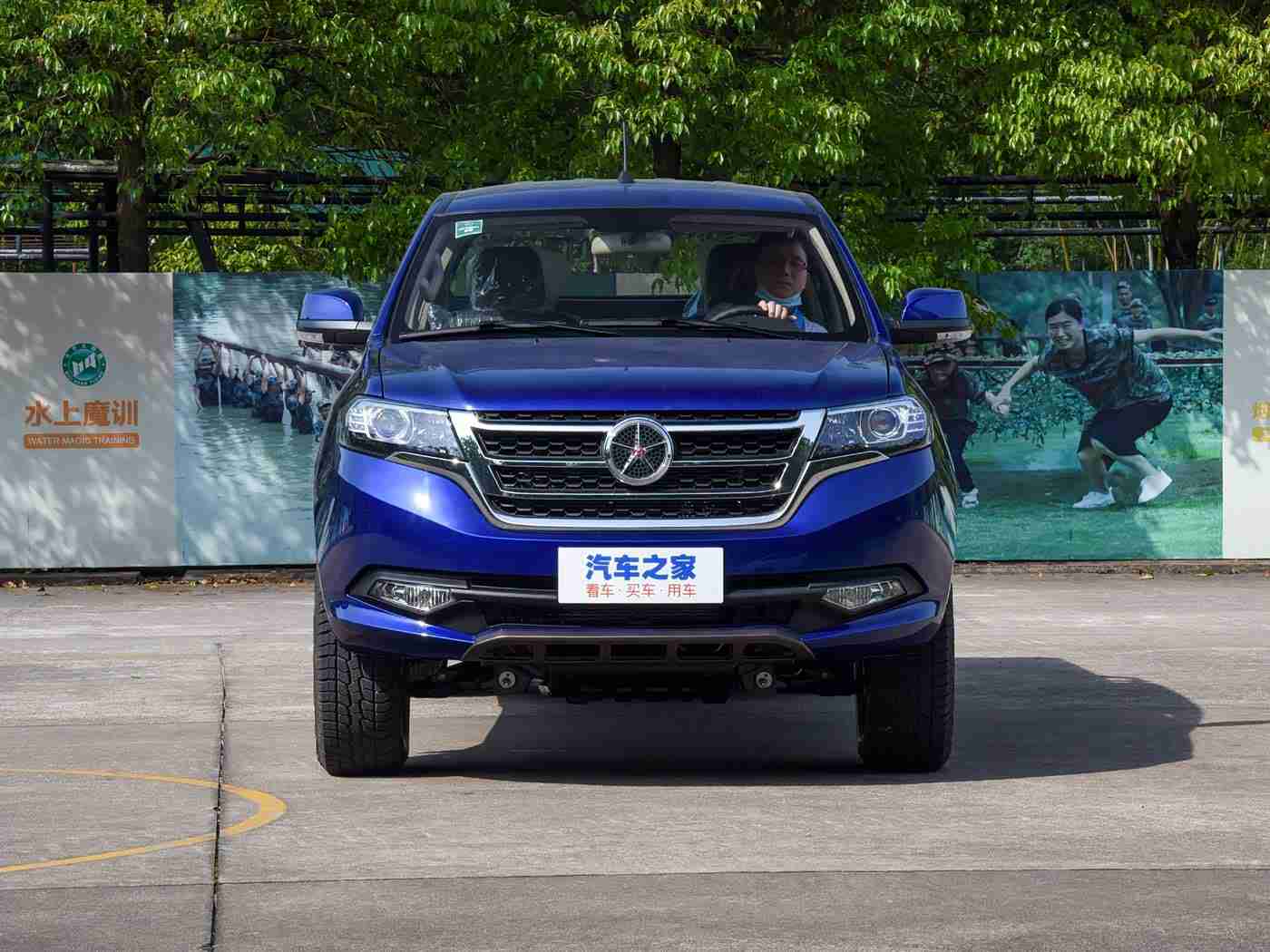 17C吃瓜,“新宠来袭!某品牌17C车型引领潮流,外观时尚动力强劲,智能科技人性化配置一应俱全,车坛新宠备受瞩目”-2