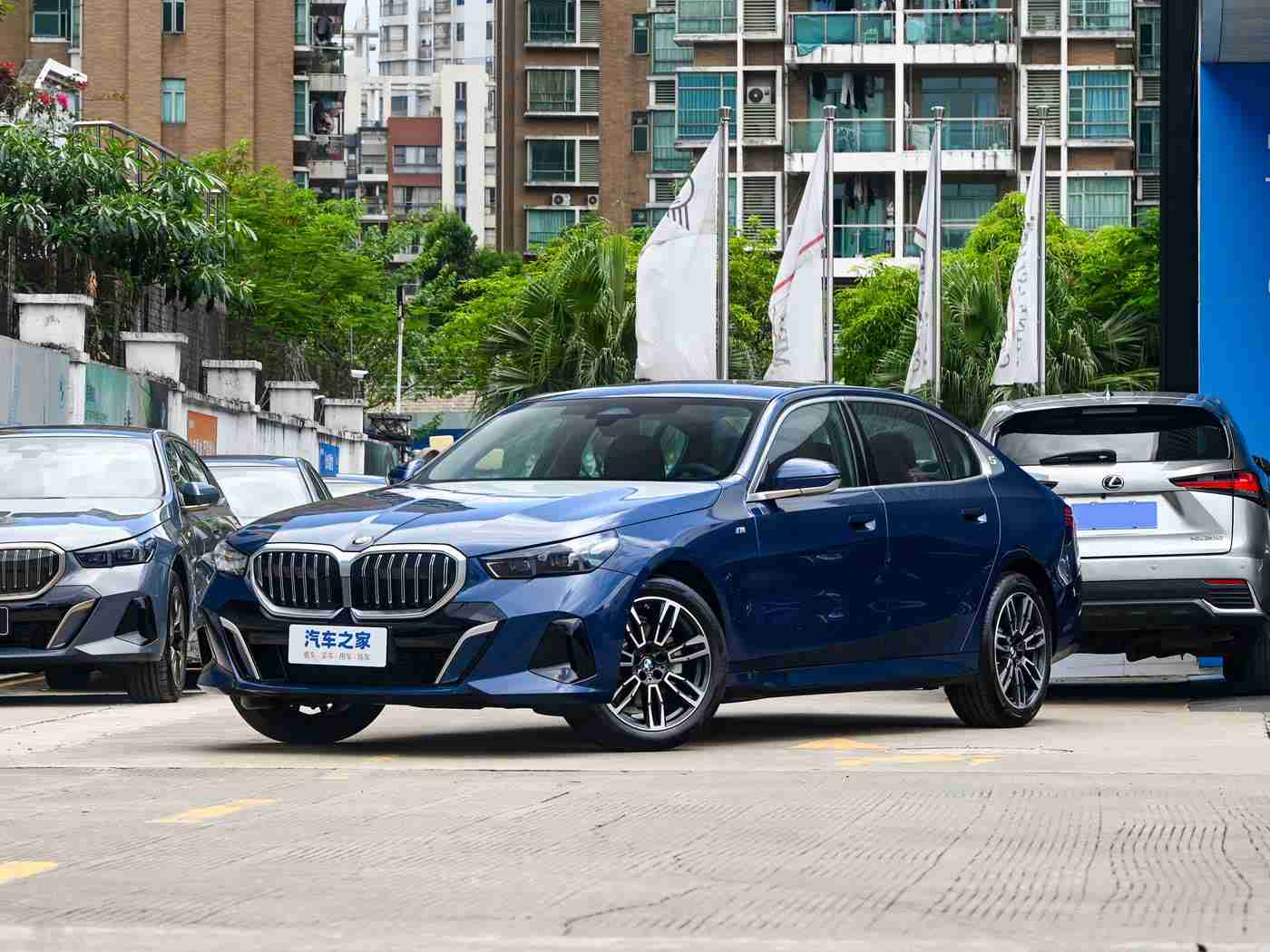 国产影视av,国产汽车新秀崛起,跨界影视合作,时尚科技新车型引发市场热议-1