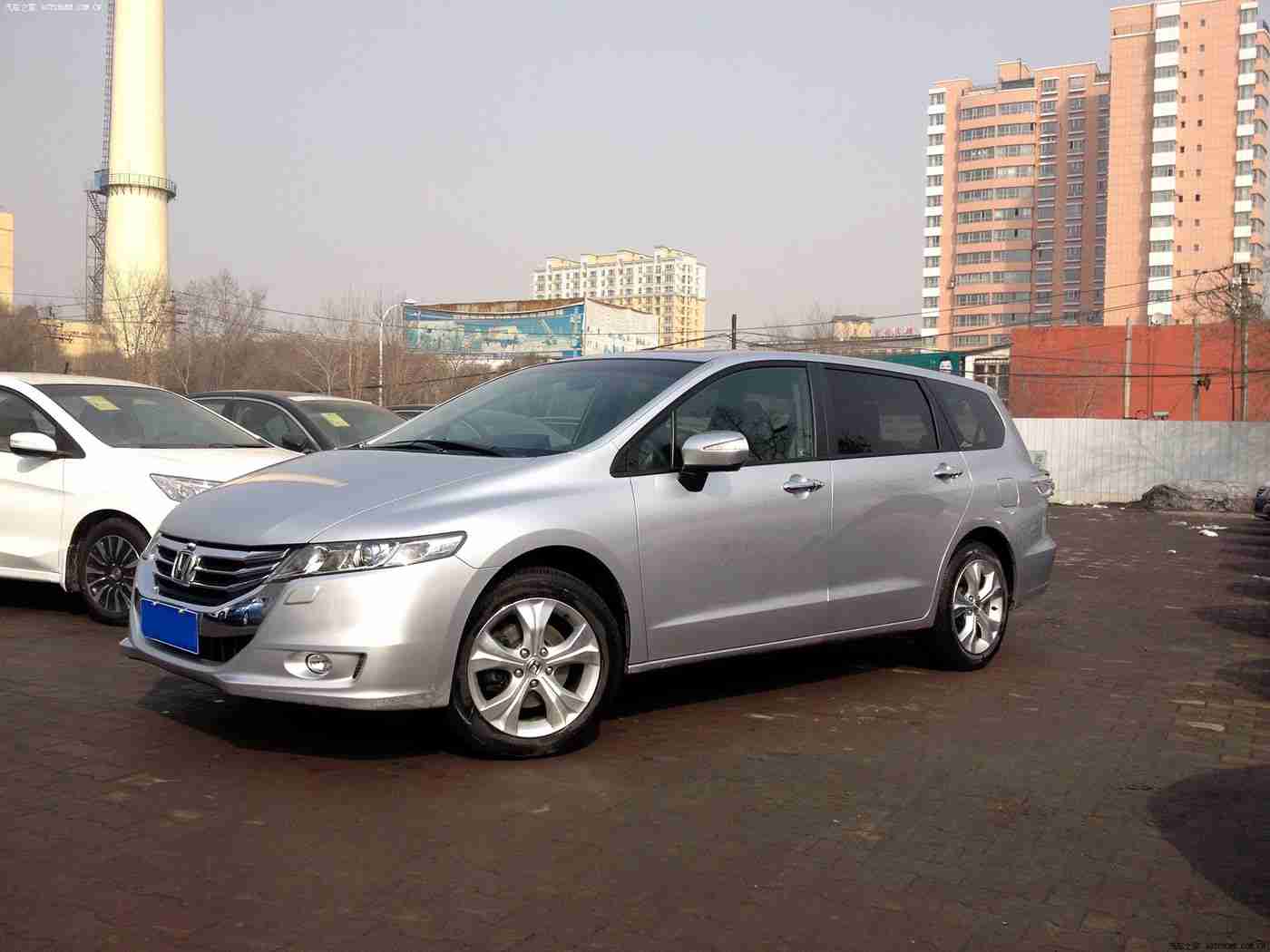 两个人打扑克剧烈运动,“驾驶乐章中的安全隐患:扑克牌游戏引发安全与娱乐边界讨论”-1