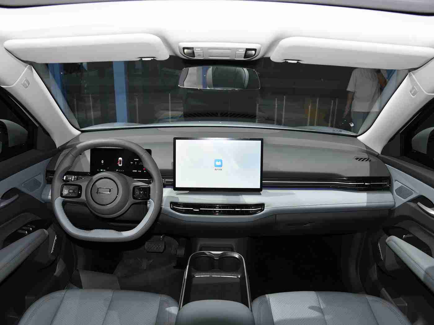 男人网站,“科技动感驾驭未来，全能SUV魅力非凡，尽享驾驶盛宴”-3