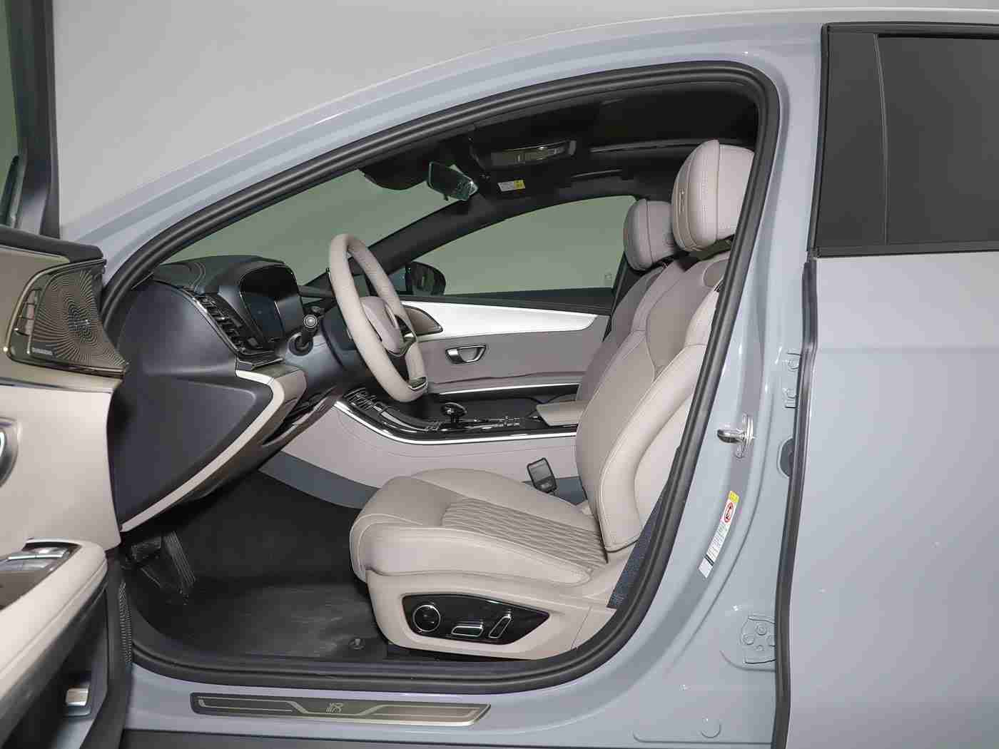 阿娇陈冠希露双奶头被删视频,新能源汽车销量飙升，阿娇陈冠希露乳视频引发热议，汽车行业与娱乐圈事件聚焦-3