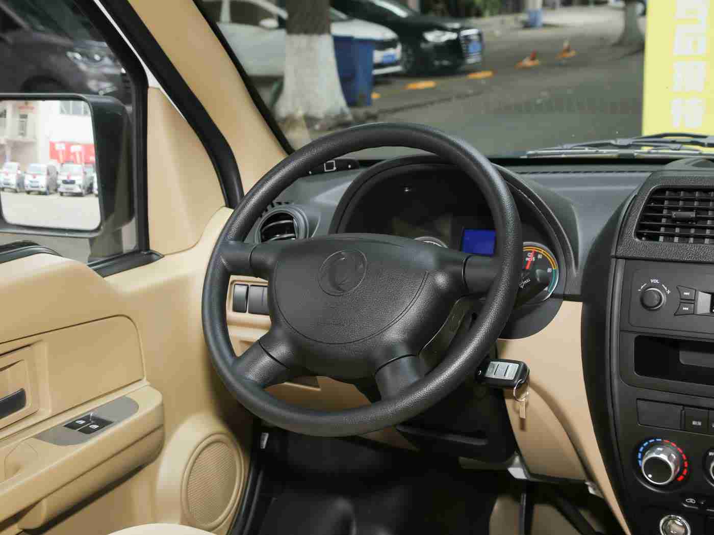 女生差差差,女性购车新宠引争议：独特设计车型，性能与市场前景如何？-2