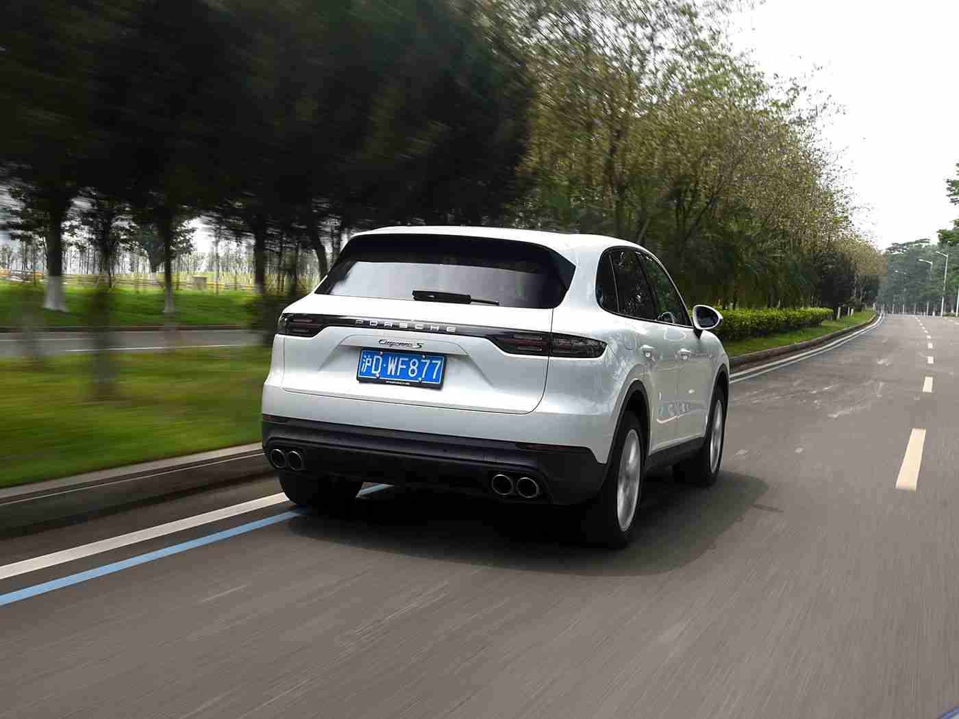 黄色程序,“智能驾驶新篇章：人工智能助力汽车安全，引领绿色出行潮流”-2