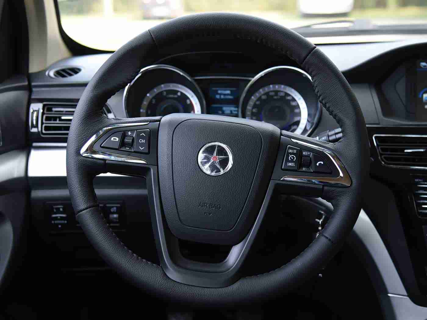 黄三色是哪三色颜色搭配好看图片,阳光蓝动，黑韵飞扬：黄蓝黑三彩，汽车设计新风尚-1