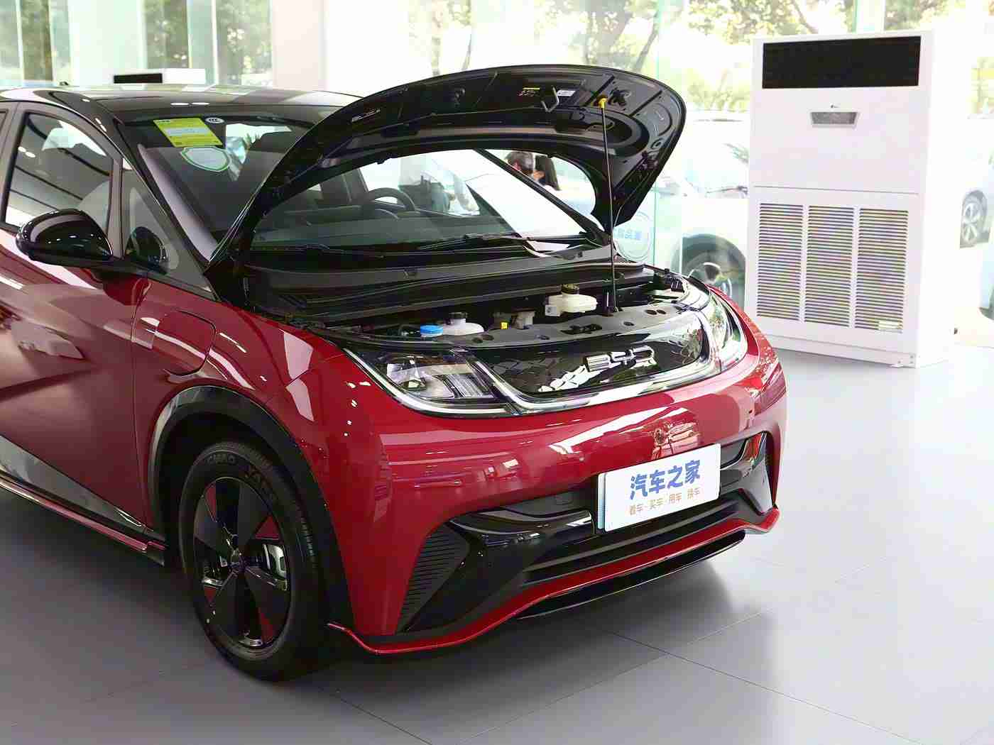 黄色3.0.3,“科技领航，动感来袭：全新车型引爆市场，引领汽车行业新潮流”-2