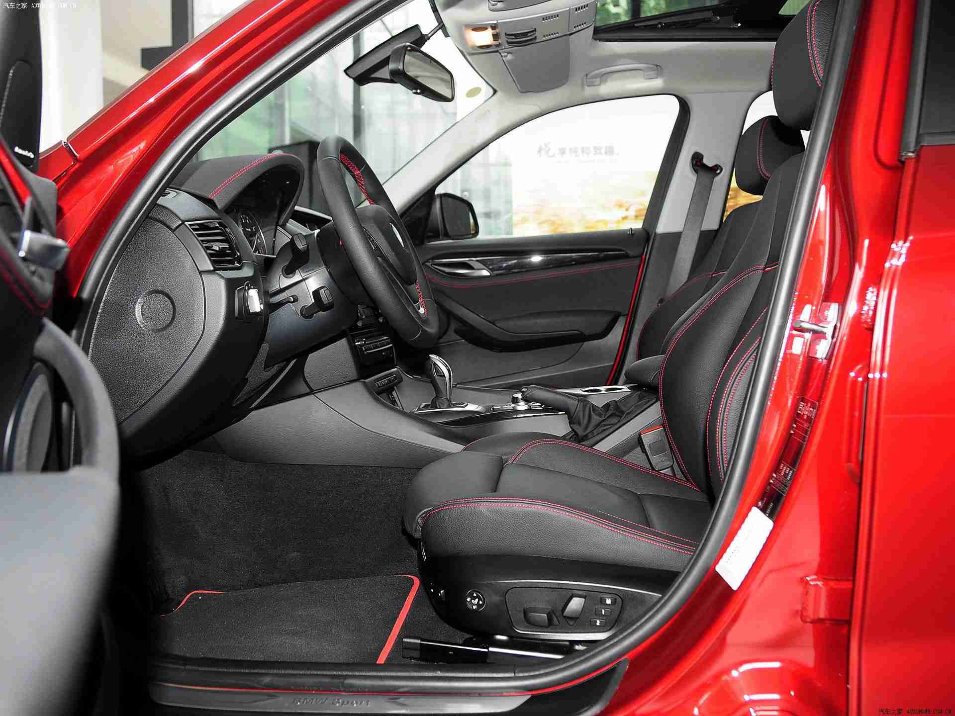 女学生超短裙教室自慰,新能源汽车引关注:时尚简约设计,卓越性能,环保理念引领市场潮流-3