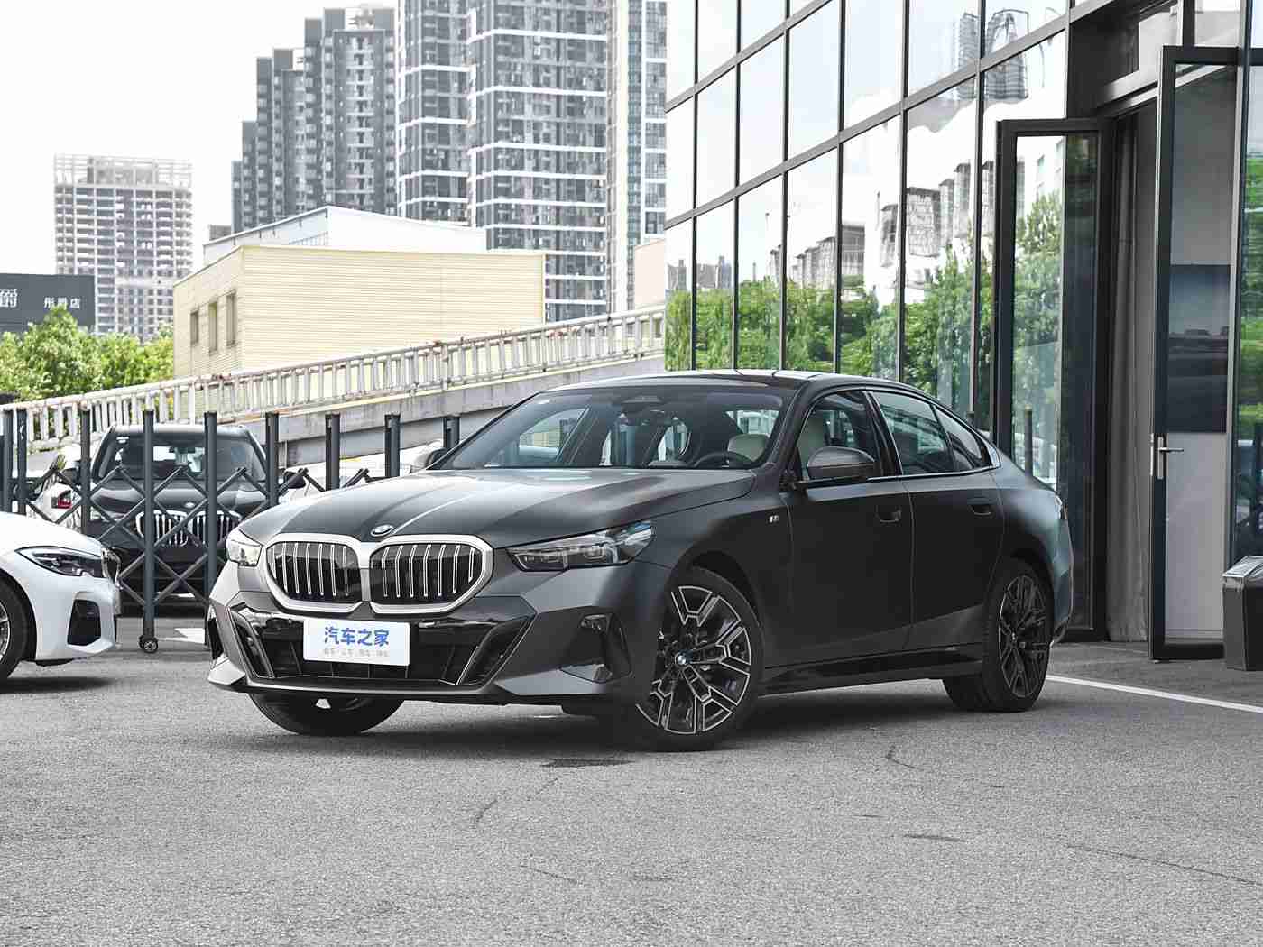 嫩草精产一二三产区,探寻产区之韵，驾驭未来新篇-1