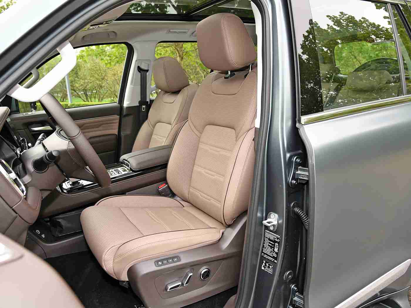 黄色成人软件下载,智能车载娱乐兴起，内容健康与合规成关注焦点-1