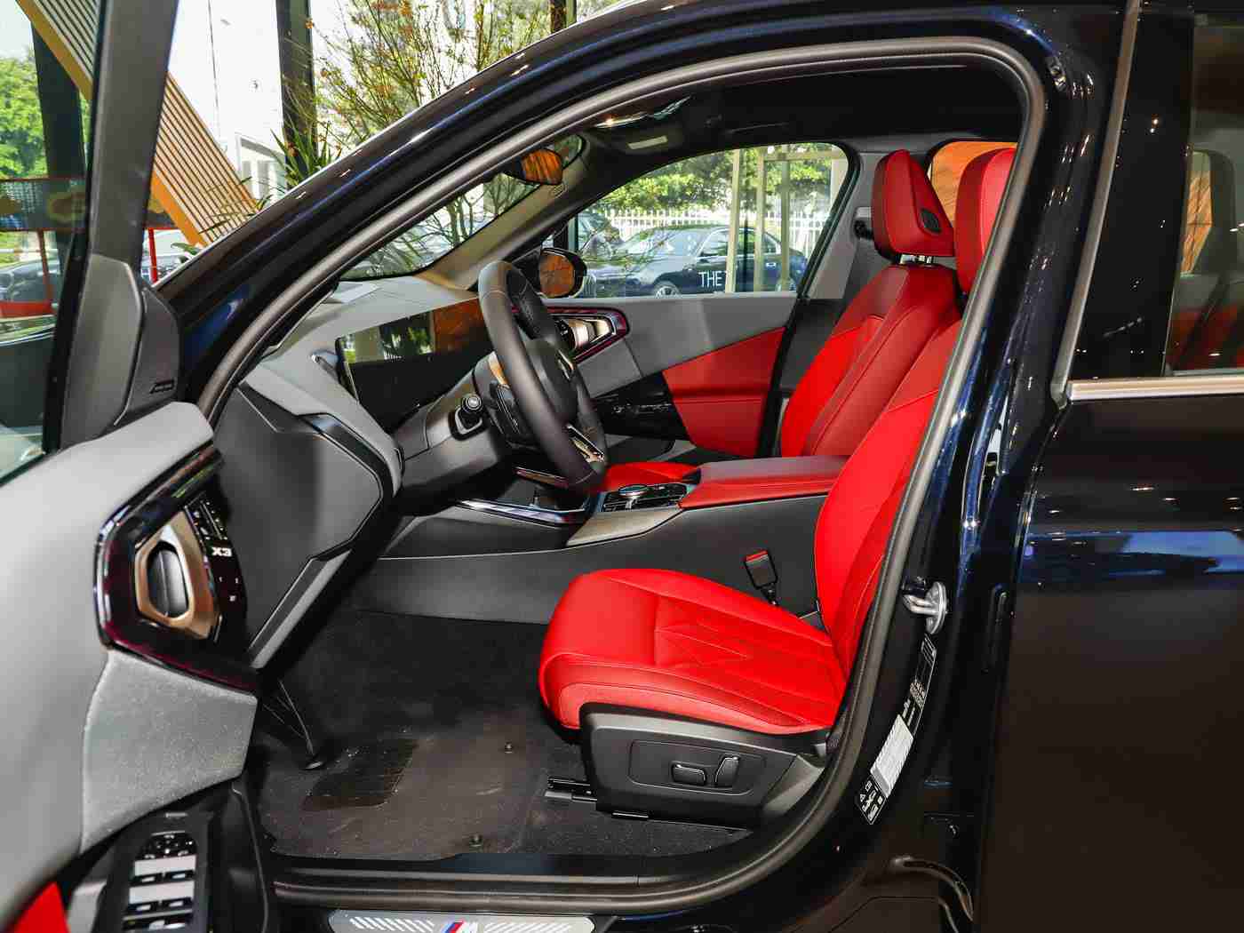 乱伦视频网,前沿科技引领潮流，独特设计抢占市场：揭秘全新概念车惊艳亮相！-1