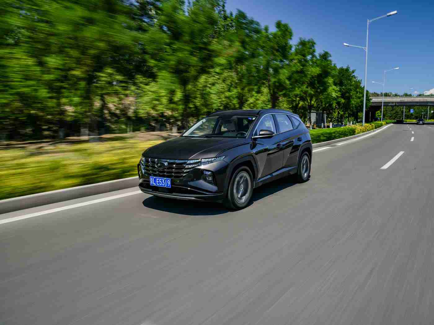 男人把自己的困困放在女人的困,时尚动感，关爱女性：全新车型诠释现代都市生活新选择，引领市场潮流-2