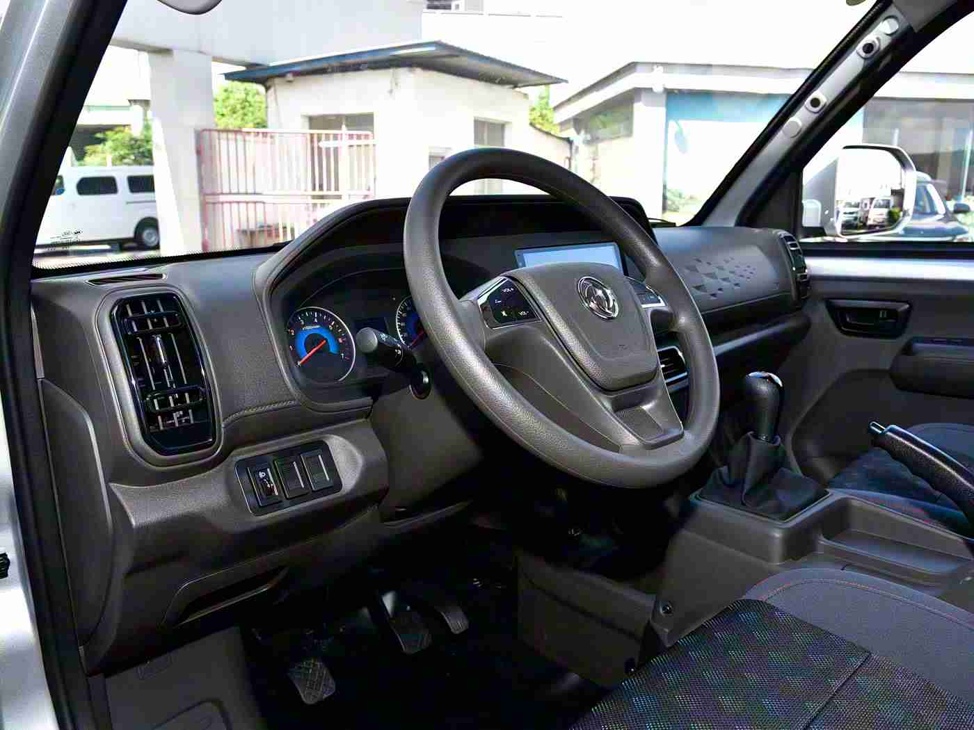 ssis-698,智能驾驶新篇章，国产SSIS-698系统引领汽车安全革新-1