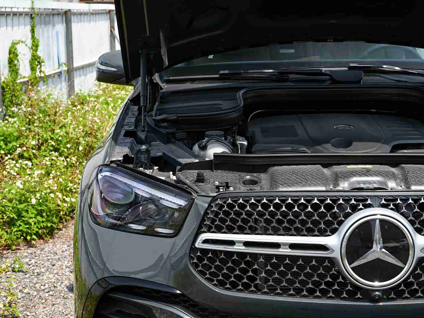 按摩师扒开腿按摩花蒂,“花蒂新车型惊艳亮相：创新座椅设计，领先智能科技，引领未来驾驶体验”-2