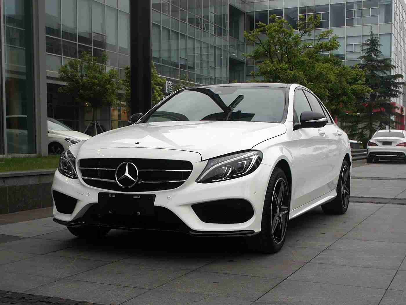 欧美大白屁股XXXOOO,欧美新宠“XXXOOO”：大白屁股设计，动力操控双绝，引领潮流驾享新境界-4