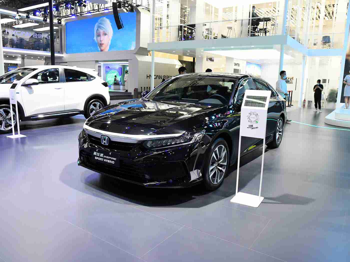 成人TV,全新概念车型亮相：智能驱动环保潮流，引领汽车行业新高峰-3