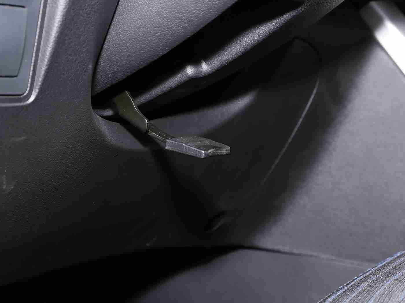 黄色下载,引领潮流,时尚动感,智能驾驶新体验:揭秘未来汽车市场新宠-2