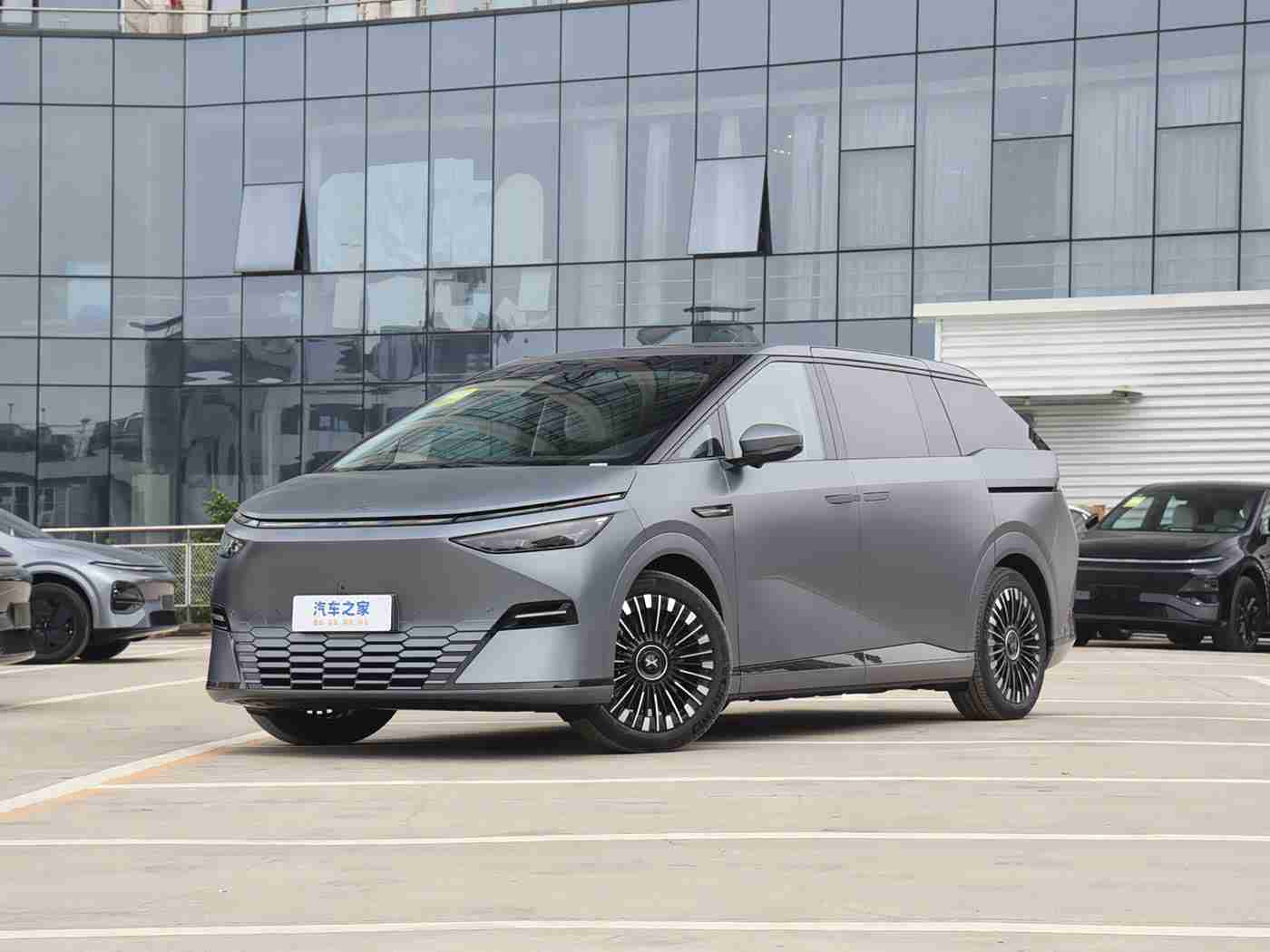 京东影业JD0047我的老师为何,京东携手知名品牌,打造潮流新能源车型,引领绿色出行新风尚-2