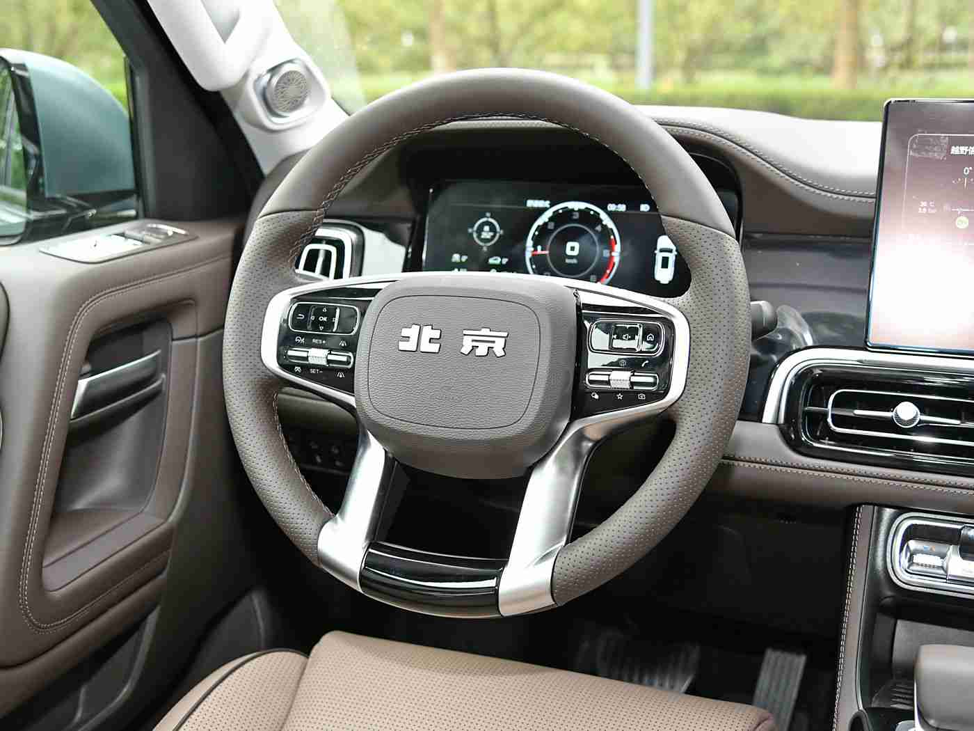 男生靠女生软件,汽车社交新纪元，跨界融合打造汽车爱好者乐园-1