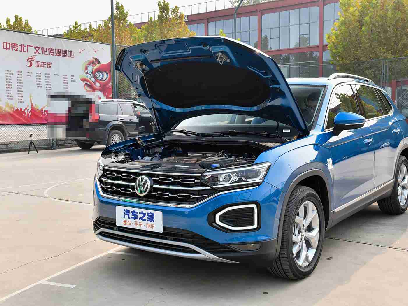 女生差差差,女性购车新宠引争议：独特设计车型，性能与市场前景如何？-1